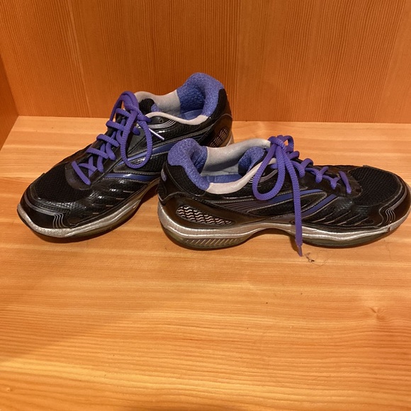 Sketcher “tone up” walking shoes. Size 6 - Picture 2 of 4